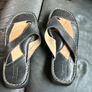 Born Women’s size 9 Dual-Tone Black and Tan Sandals
